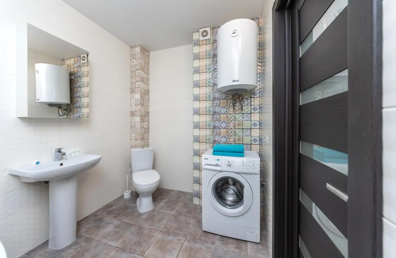 Apartment On Draghomanova 2A Kyiv