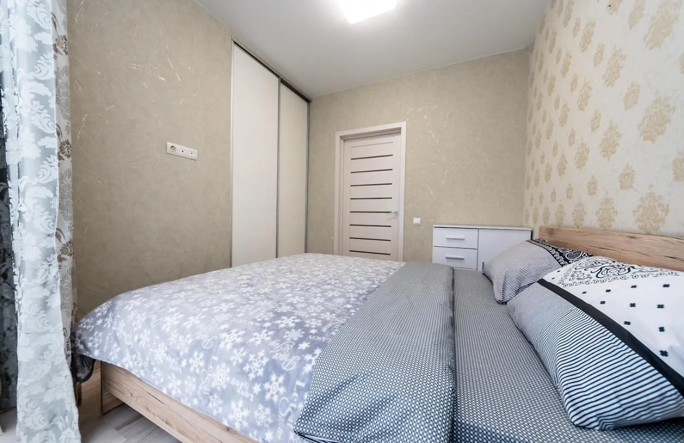 Apartment On Draghomanova 2A Kyiv
