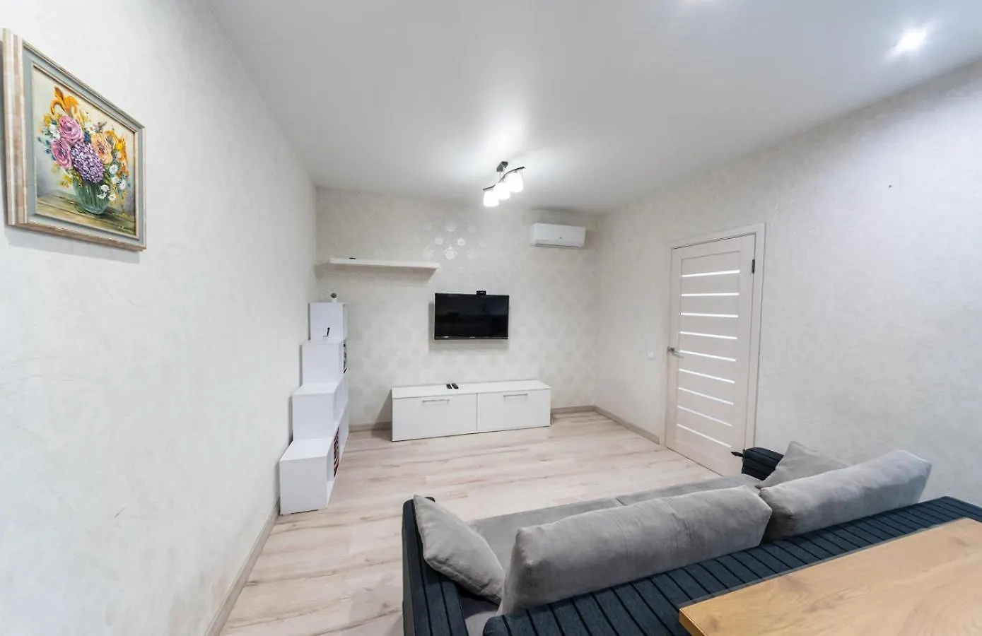 Apartment On Draghomanova 2A Kyiv