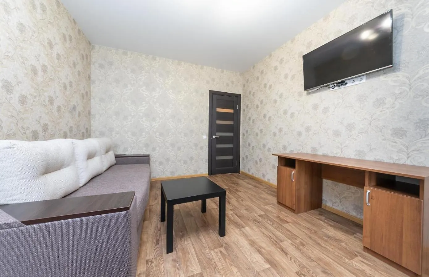 Apartment On Draghomanova 2A Kiev
