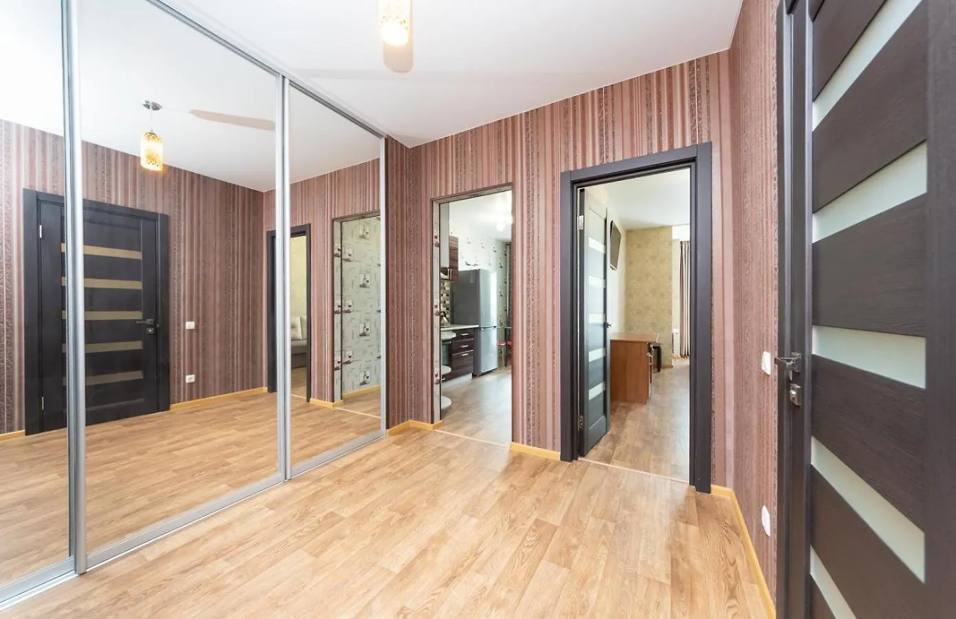 Apartment On Draghomanova 2A Kiev