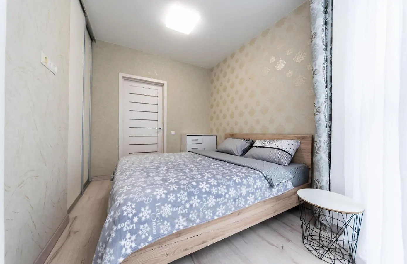Apartment On Draghomanova 2A Kiev