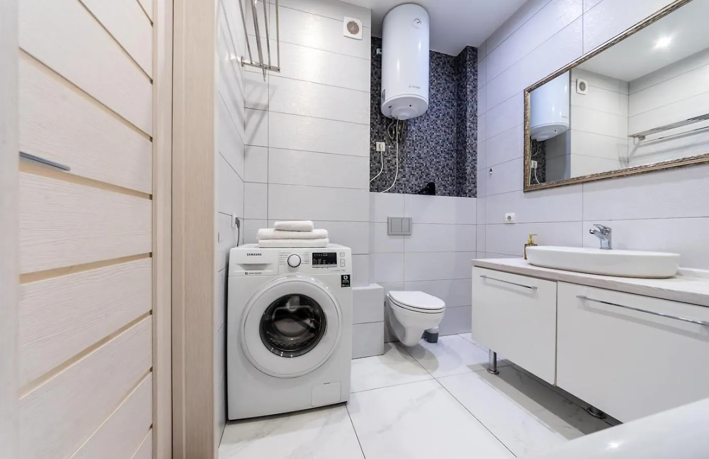 Apartment On Draghomanova 2A Kiev