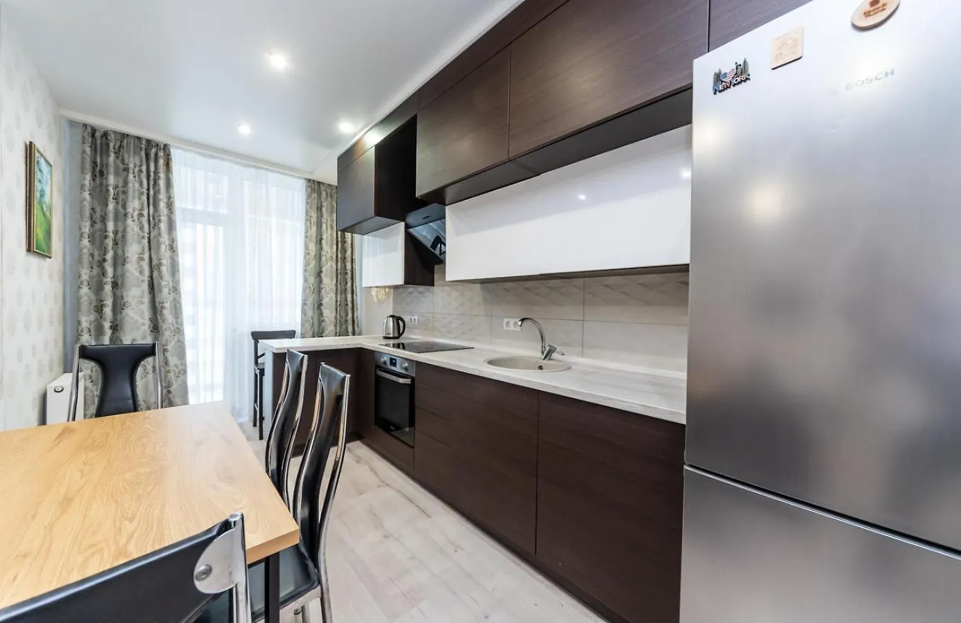 Apartment On Draghomanova 2A Kiev