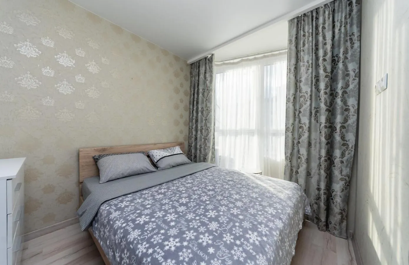 Apartment On Draghomanova 2A Киев