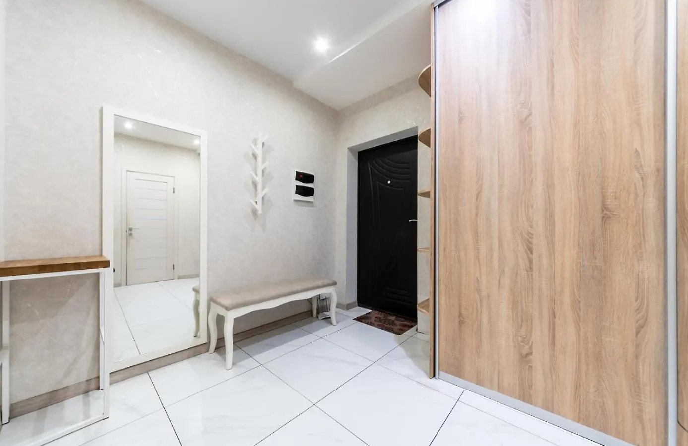 Apartment On Draghomanova 2A Киев