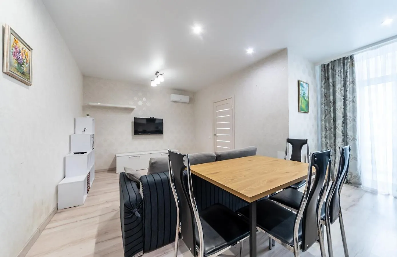 Apartment On Draghomanova 2A Киев